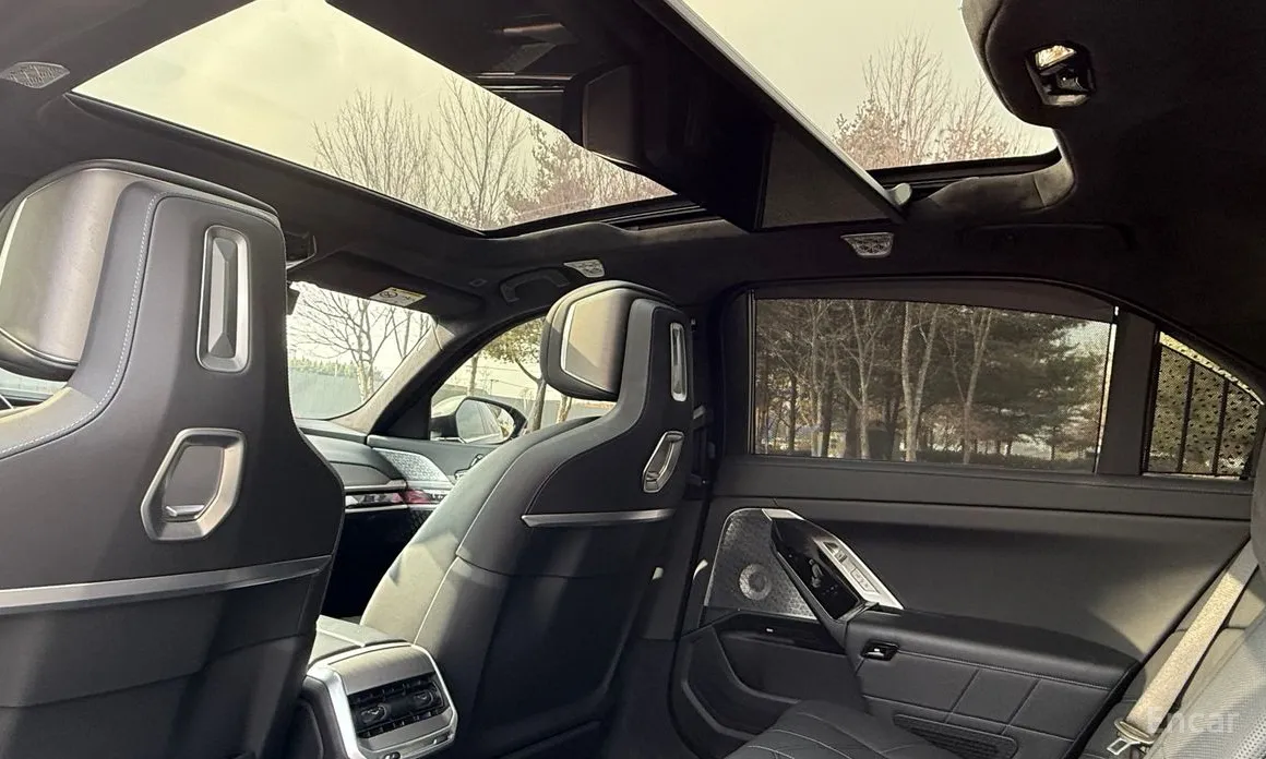 Фото 12 - BMW i7