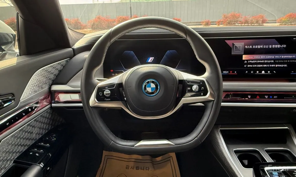 Фото 13 - BMW i7