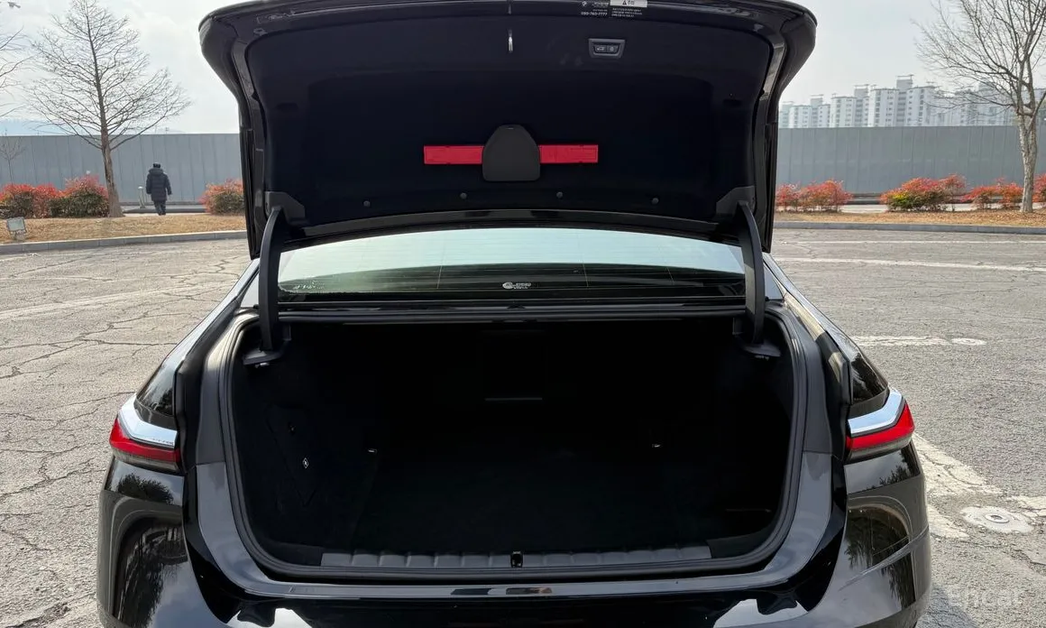 Фото 19 - BMW i7