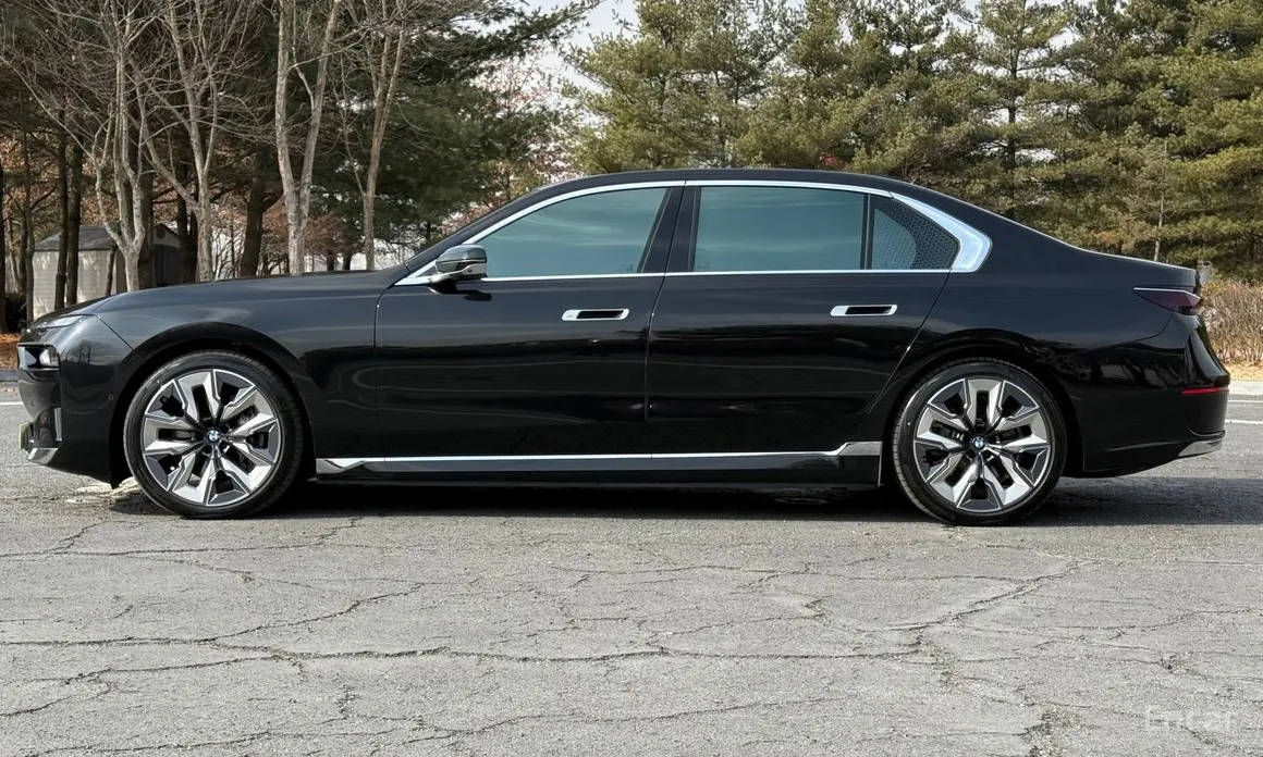 Фото 20 - BMW i7