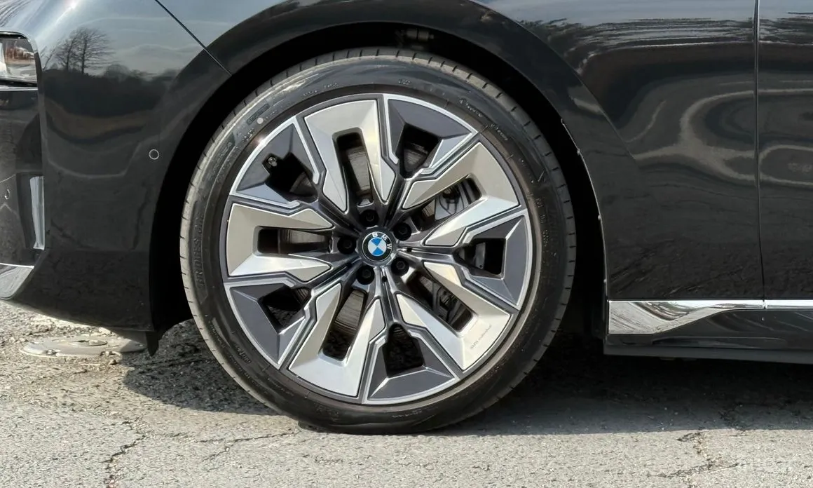 Фото 5 - BMW i7