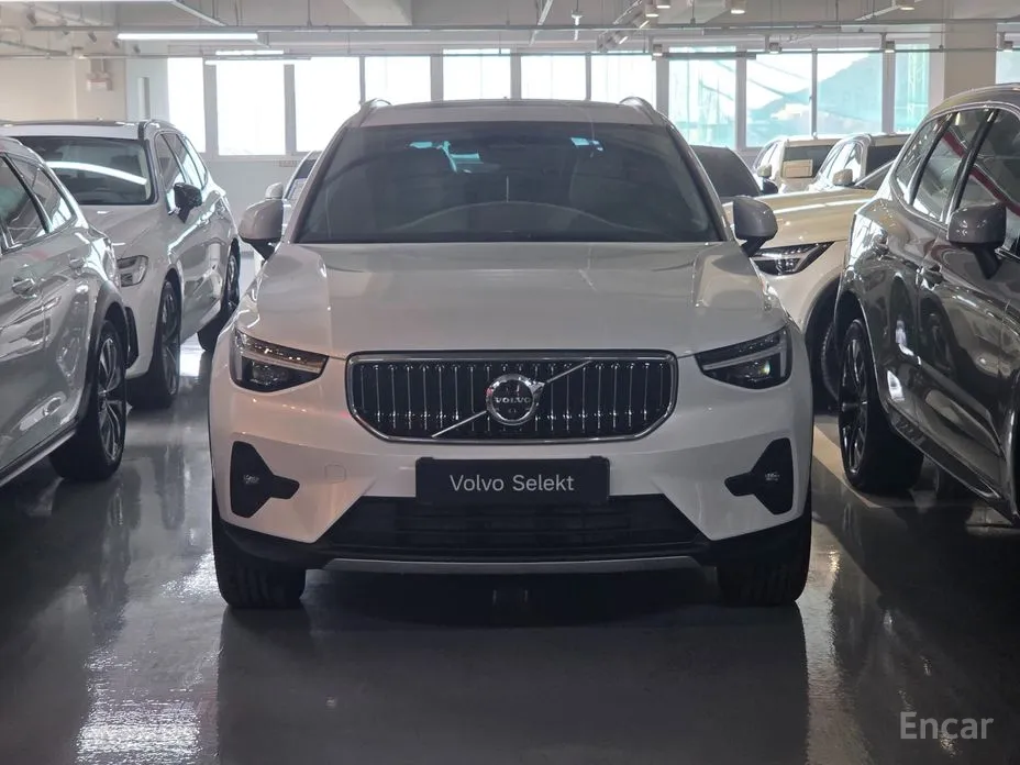 Фото 1 - Volvo XC40