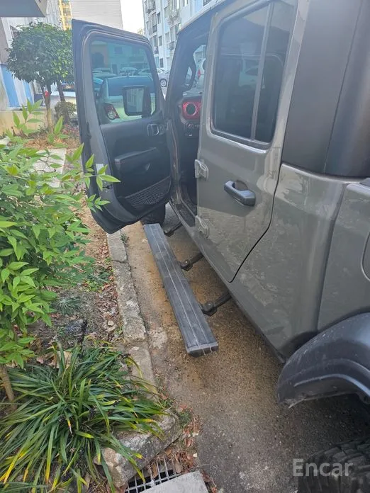 Фото 12 - Jeep Gladiator