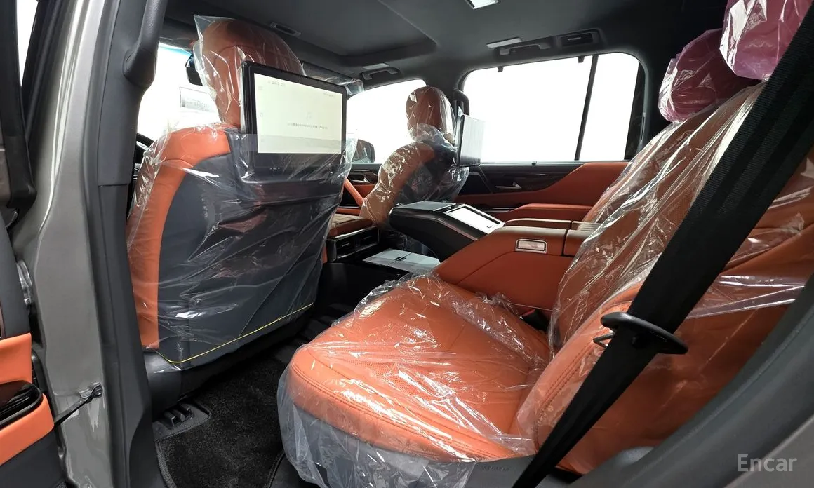 Фото 18 - Lexus LX