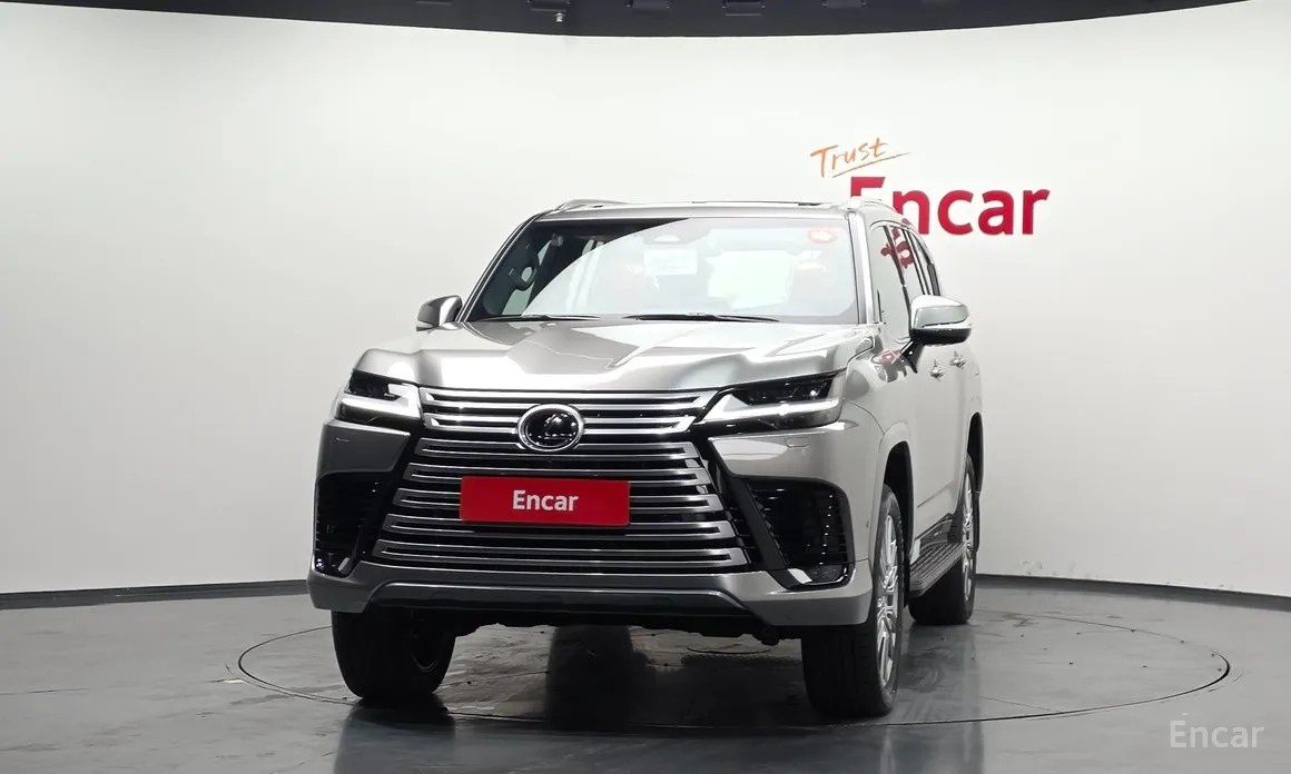 Фото 3 - Lexus LX