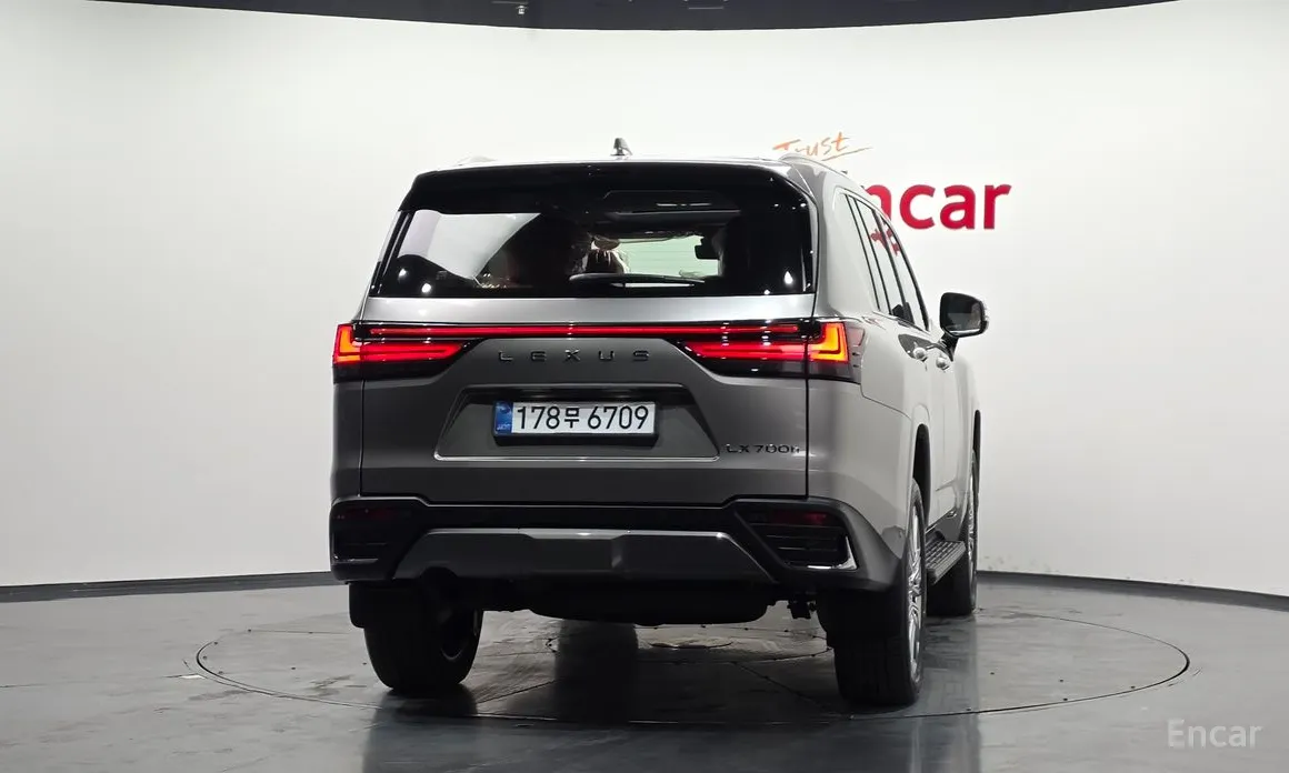 Фото 4 - Lexus LX