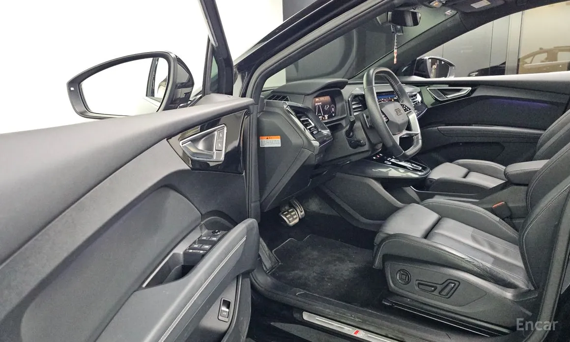 Фото 10 - Audi Q4 e-tron