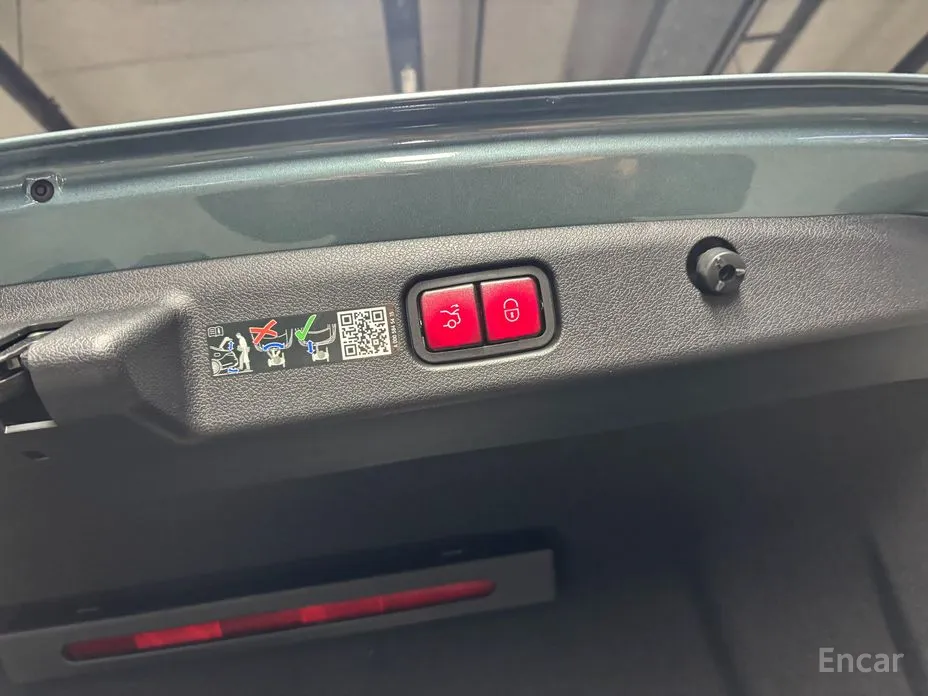 Фото 14 - Mercedes-Benz E-Class