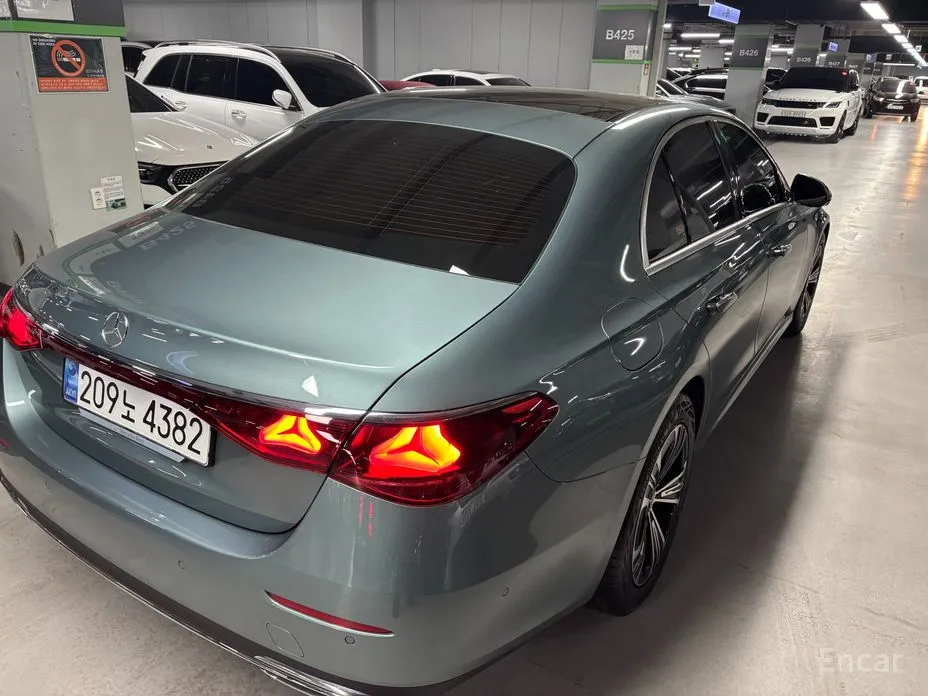 Фото 4 - Mercedes-Benz E-Class