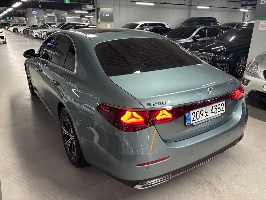 Фото 5 - Mercedes-Benz E-Class