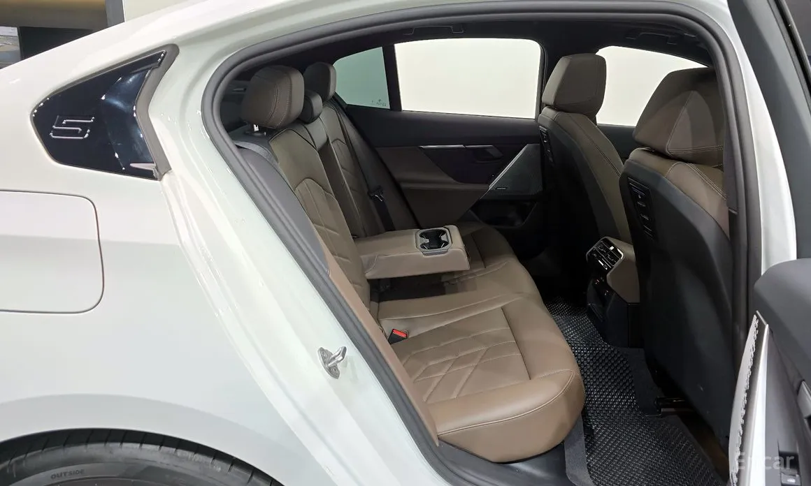 Фото 12 - BMW 5 Series