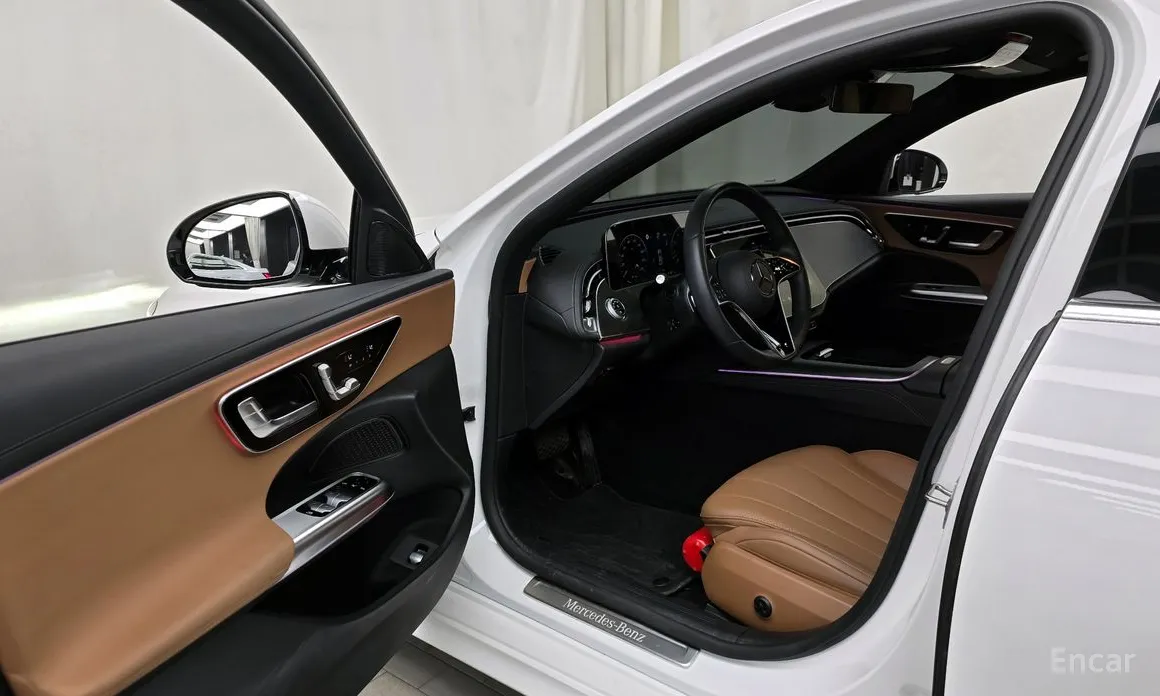 Фото 10 - Mercedes-Benz E-Class