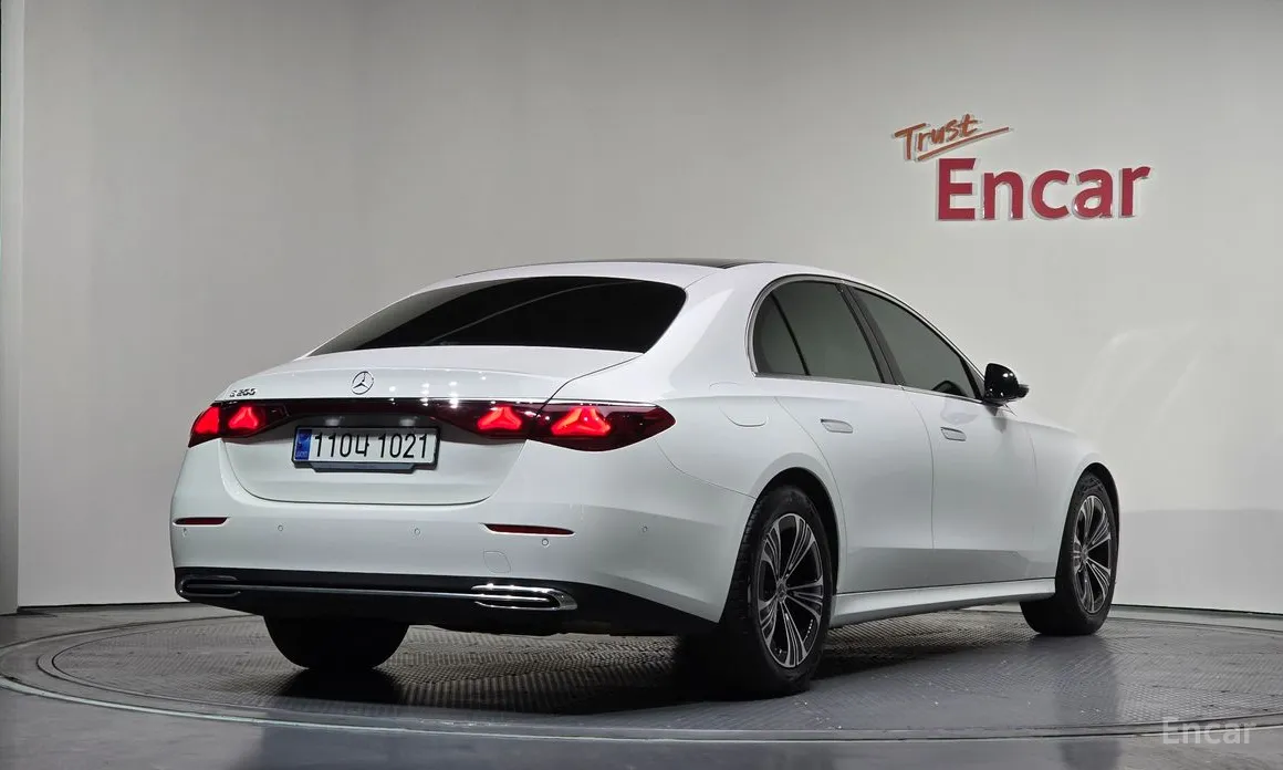 Фото 2 - Mercedes-Benz E-Class