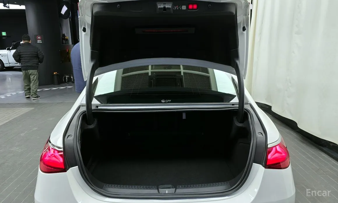 Фото 20 - Mercedes-Benz E-Class