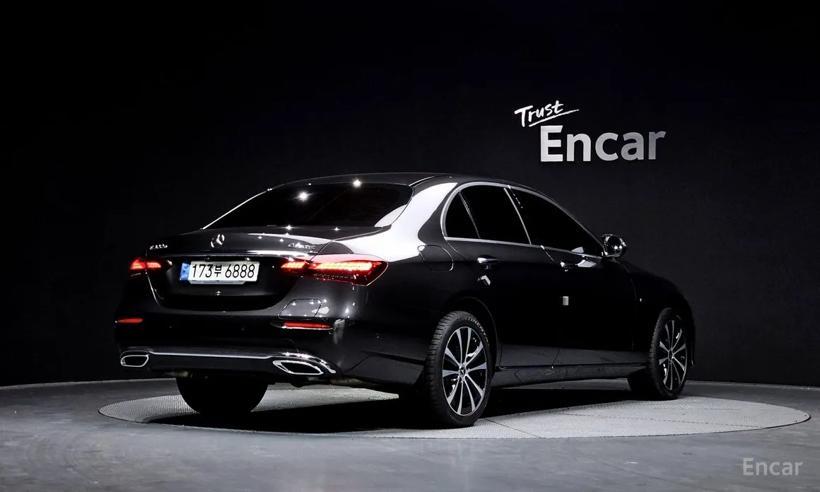 Фото 2 - Mercedes-Benz E-Class