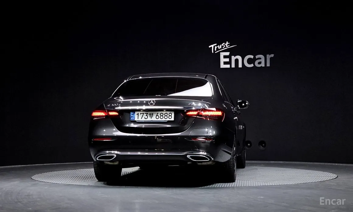 Фото 4 - Mercedes-Benz E-Class