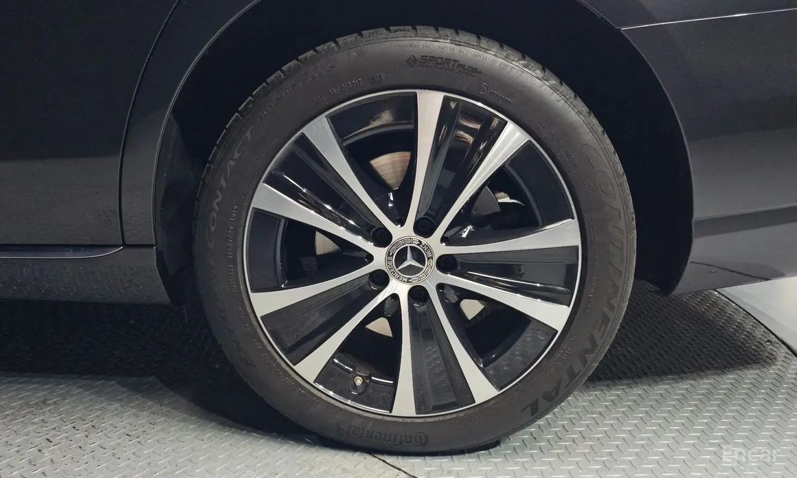 Фото 5 - Mercedes-Benz E-Class