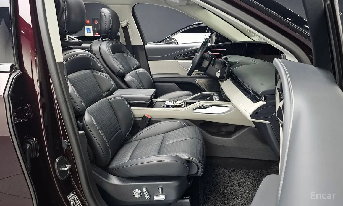 Фото 10 - Lincoln Nautilus