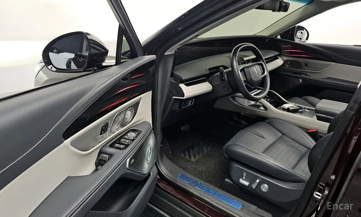 Фото 11 - Lincoln Nautilus