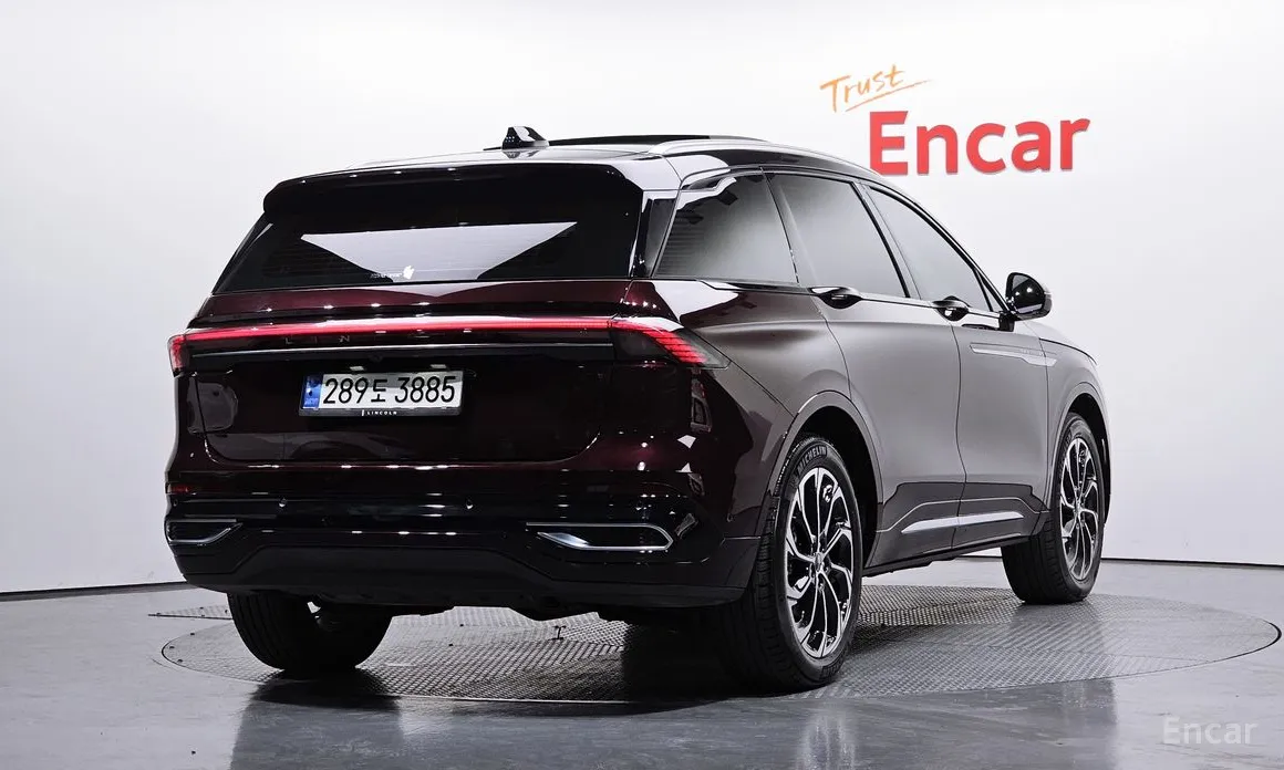 Фото 2 - Lincoln Nautilus