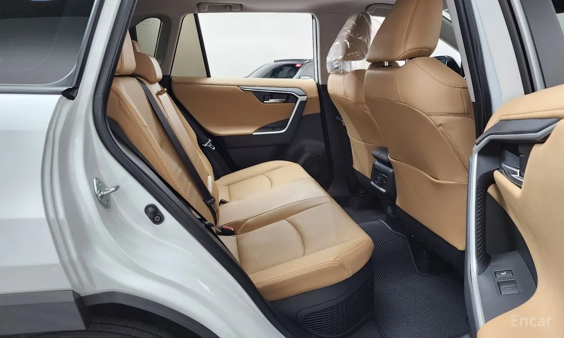 Фото 12 - Toyota RAV4