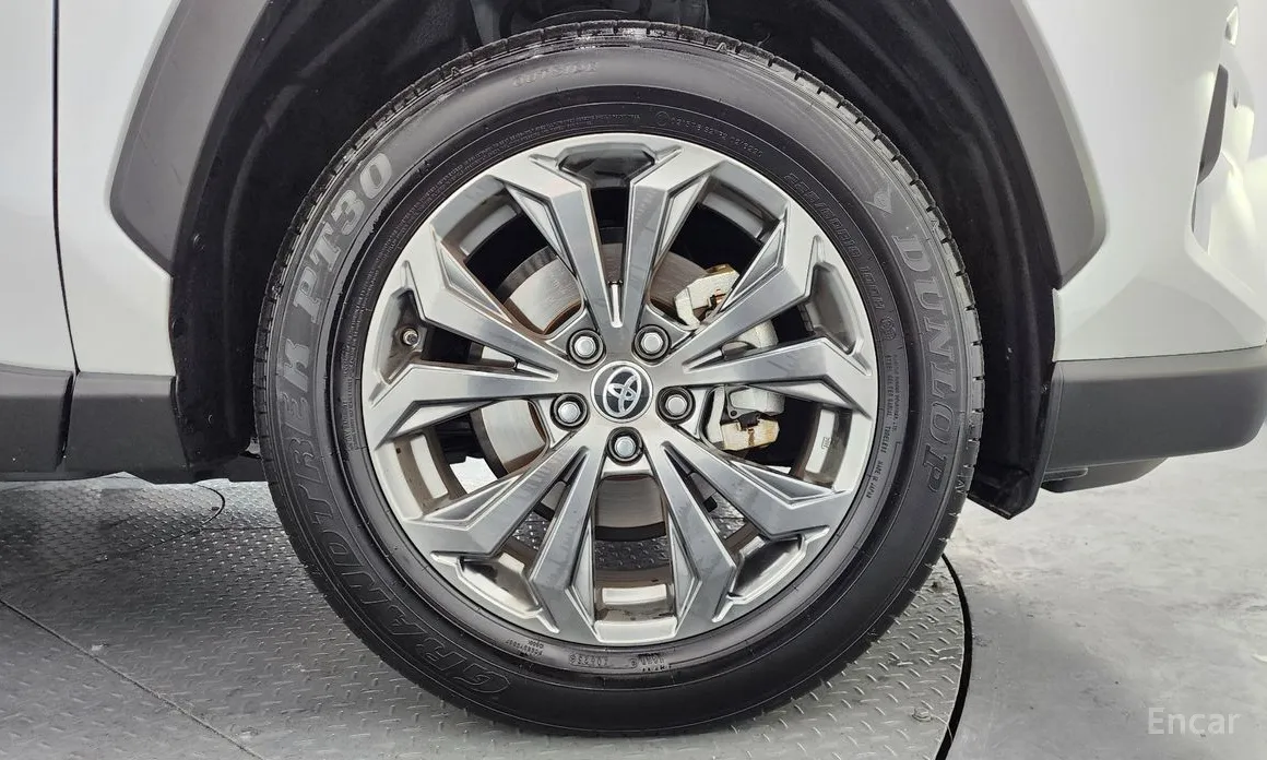 Фото 5 - Toyota RAV4