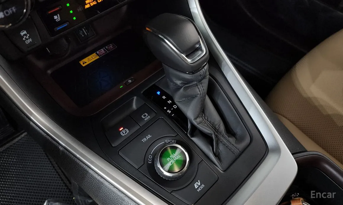 Фото 9 - Toyota RAV4