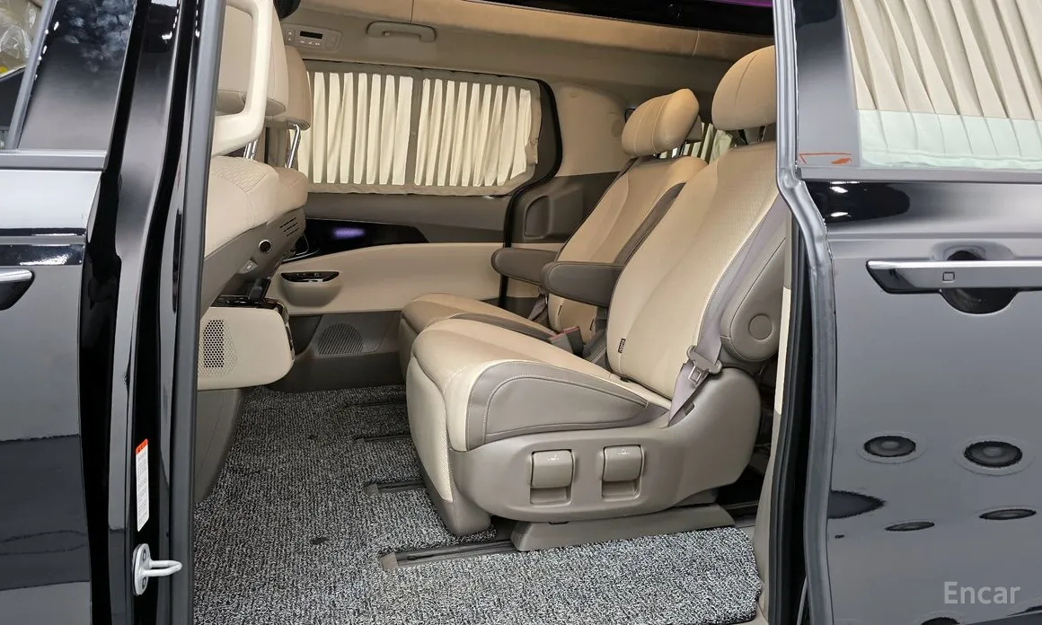 Фото 12 - Kia Carnival