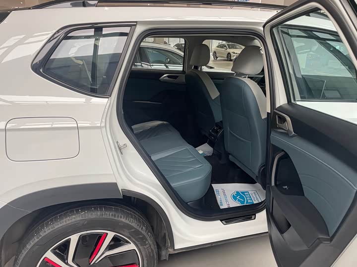 Фото 9 - Volkswagen Tharu