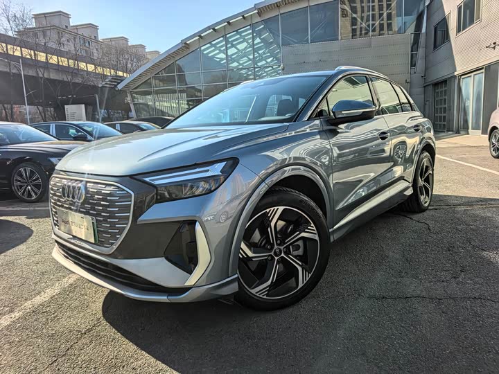 Фото 1 - Audi Q4 e-tron