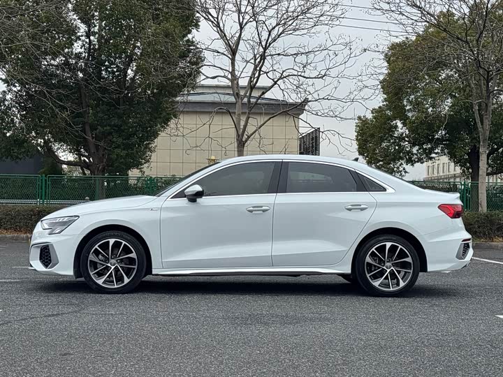 Фото 2 - Audi A3