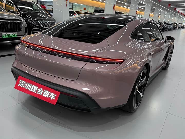 Фото 6 - Porsche Taycan