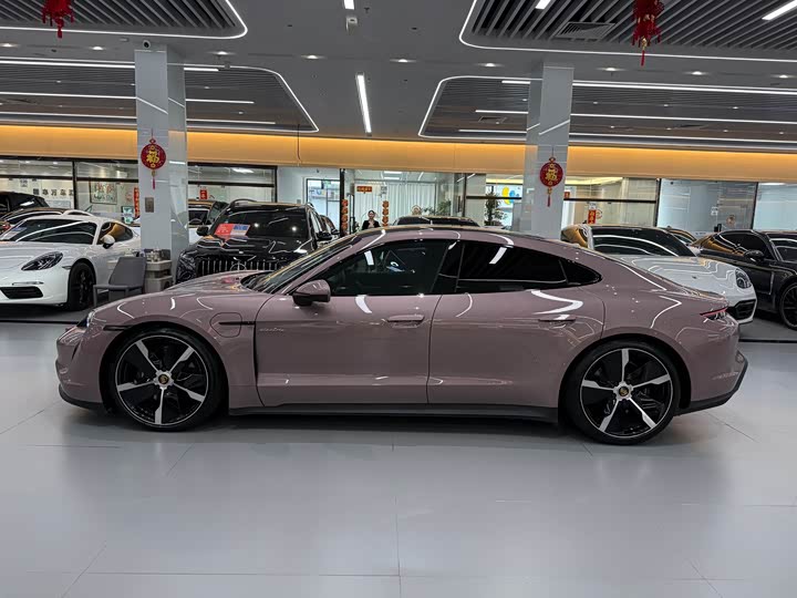 Фото 7 - Porsche Taycan