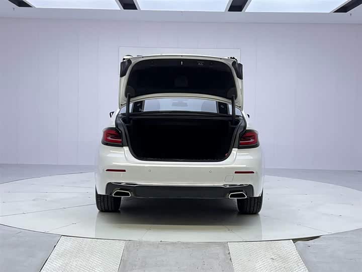 Фото 9 - BMW 5 Series