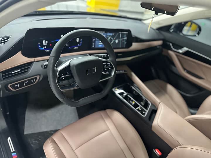 Фото 7 - Bestune B70