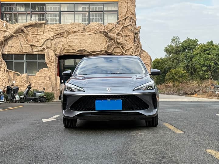 Фото 2 - Roewe i5