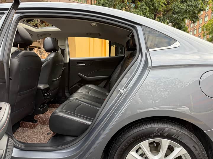 Фото 7 - Roewe i5