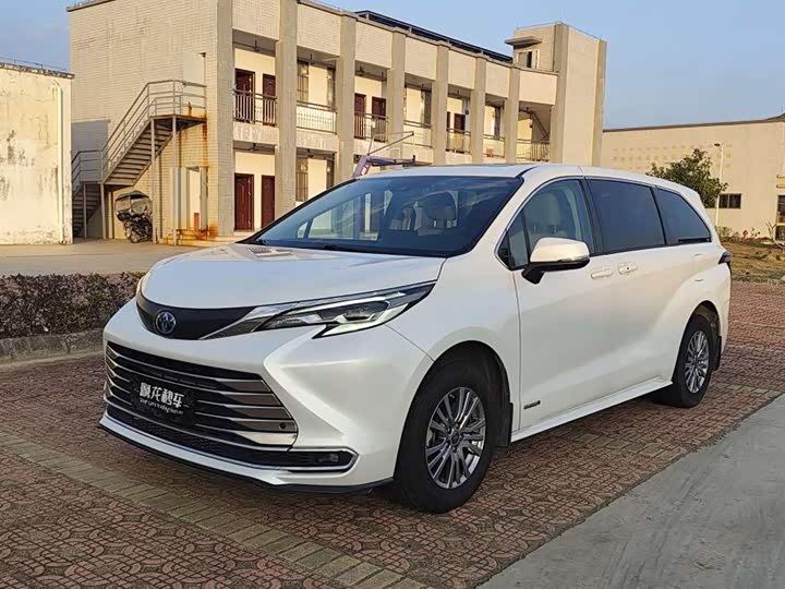 Photo 1 - Toyota Sienna