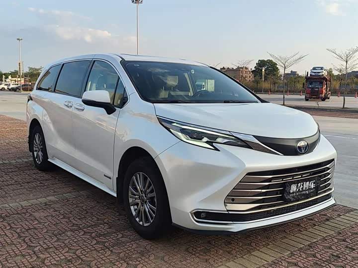 Photo 3 - Toyota Sienna