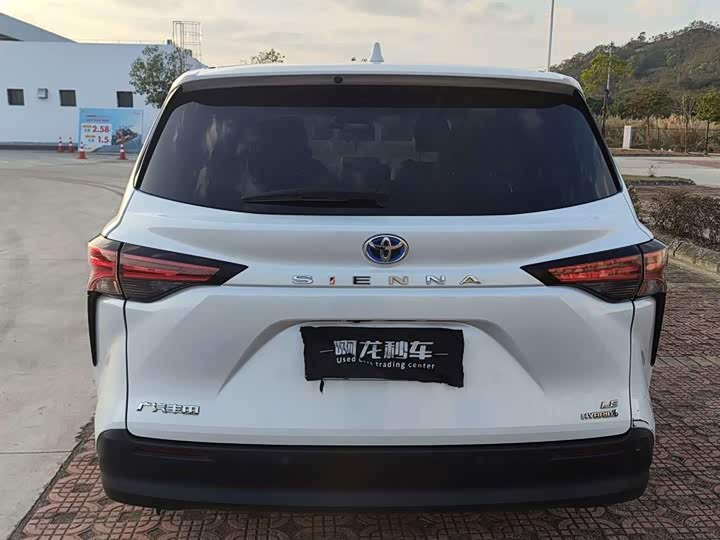 Photo 8 - Toyota Sienna