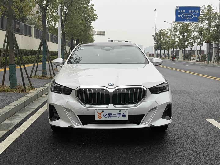 Фото 2 - BMW 5 Series