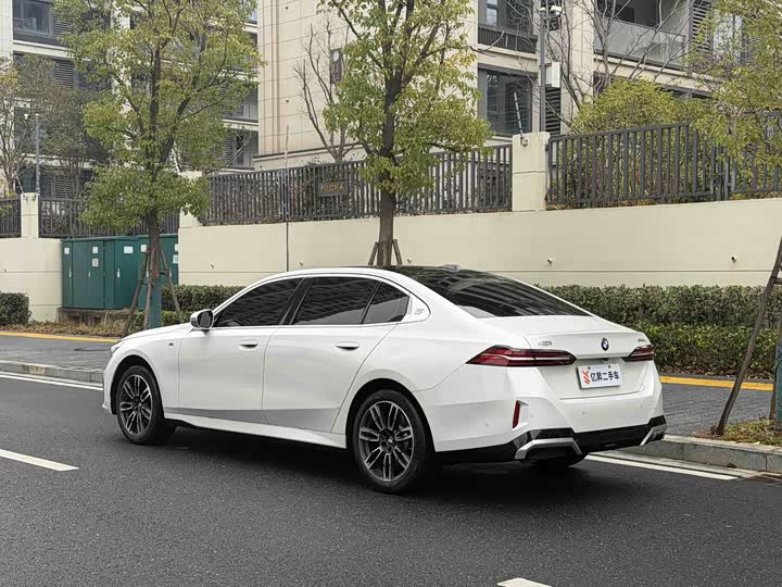 Фото 5 - BMW 5 Series