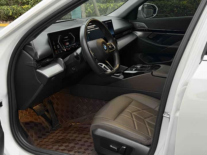 Фото 6 - BMW 5 Series