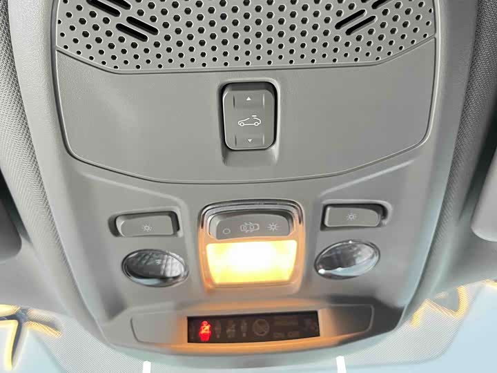 Фото 8 - Peugeot 2008