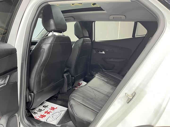 Фото 9 - Peugeot 2008