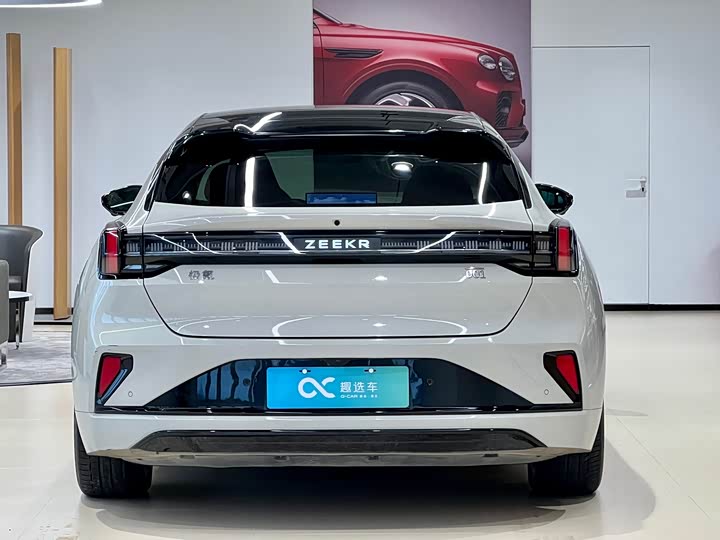 Photo 6 - Zeekr 001