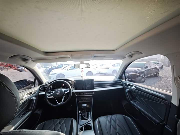 Фото 2 - Volkswagen Tiguan L Pro