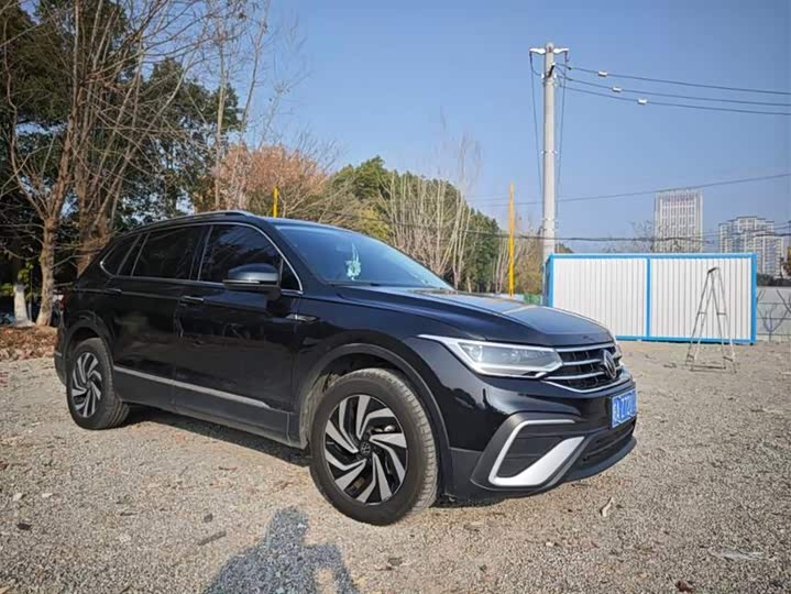 Фото 3 - Volkswagen Tiguan L Pro