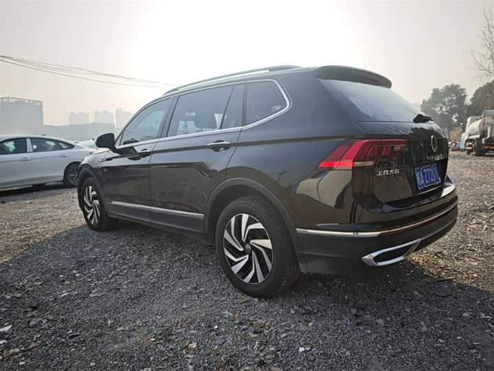 Фото 8 - Volkswagen Tiguan L Pro