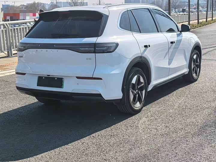 Фото 7 - Geely Galaxy E5